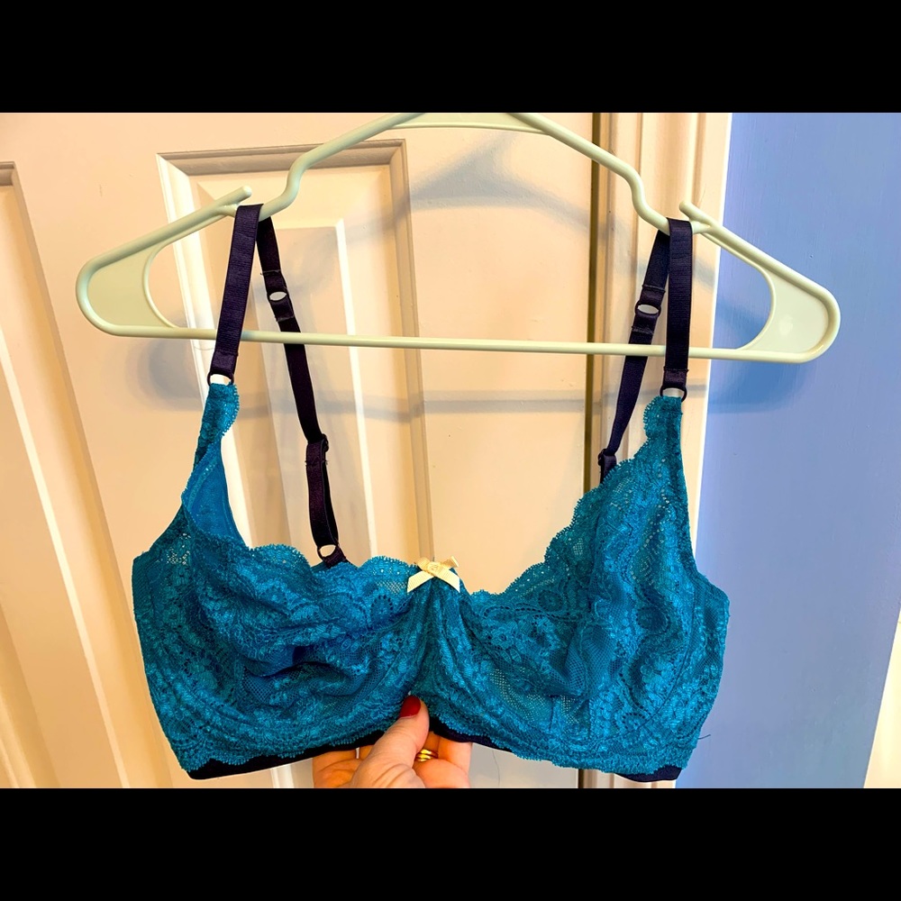 EUC Turquoise/navy lace demi bra, size 34E